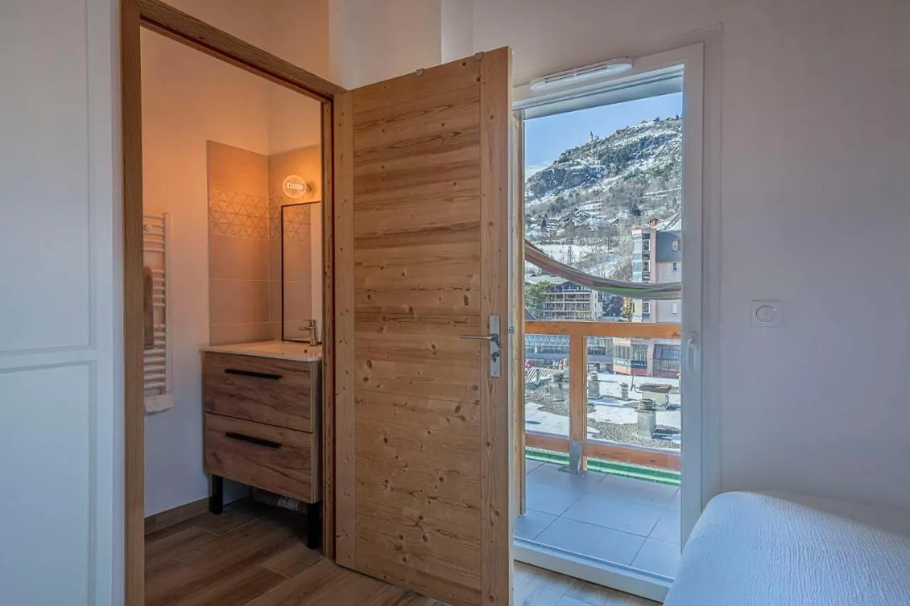 Apartment New T4 Type Chalet Serrechevalier Face Telepherique Briancon  France