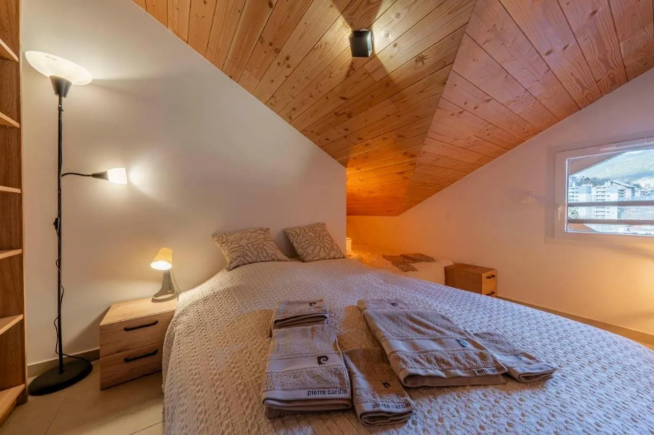 New T4 Type Chalet Serrechevalier Face Telepherique Briançon 아파트
